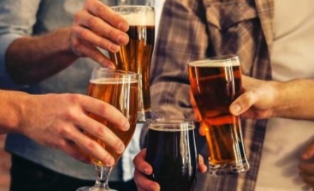 beer glasses clinking