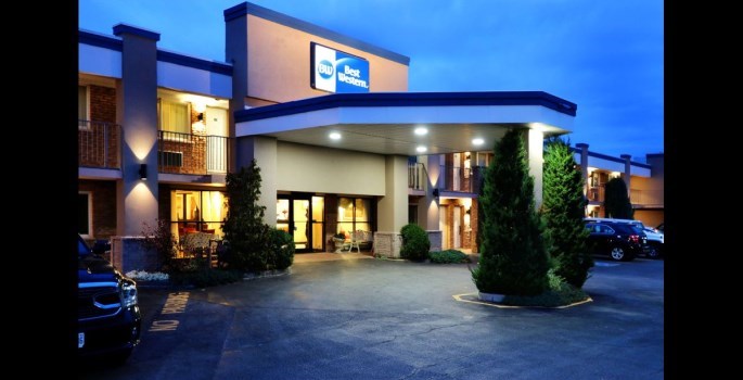 Best Western Hotel entrance at night from parking lot