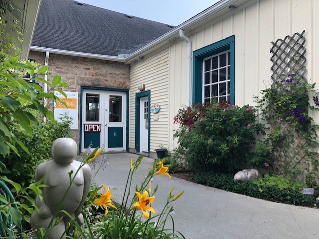 front entrance to Williams Mill Creative Arts Studios