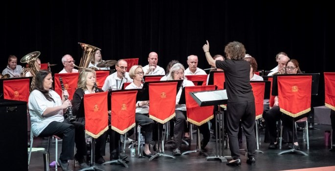 Band with conductor