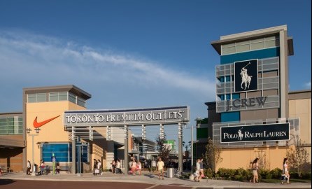 outdoor shopping centre